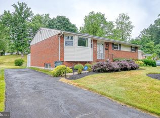 906 Dropleaf Ct, Pikesville, MD 21208