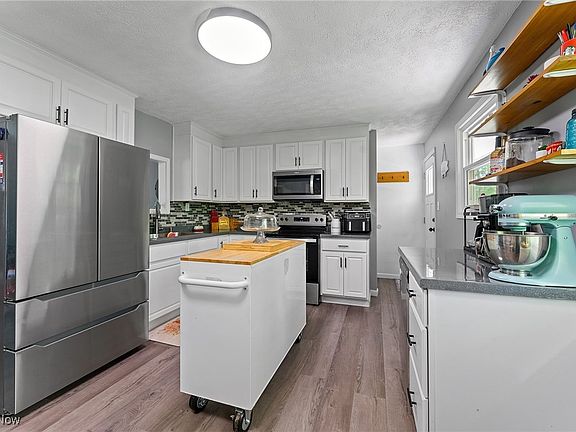 5th image of 6506 Trumbull Ave