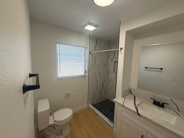 82 N Laurel St #82 — Photo 8
