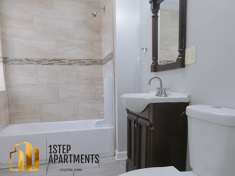 1400 N Harding Ave #1 — Photo 3