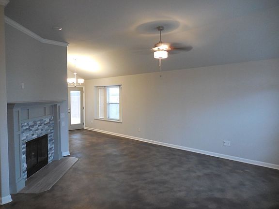 3rd image of 1410 SE 17th Pl
