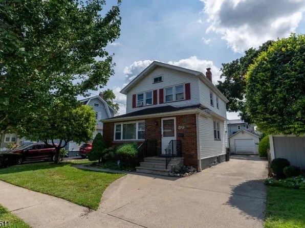 30 Carnation St, Bergenfield Boro, NJ 07621