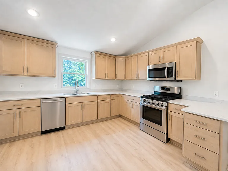 105 Watson Ave — Photo 8