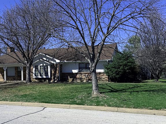 2nd image of 520 Baker Dr