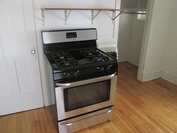 3rd image of 1706 W Balmoral Ave #2
