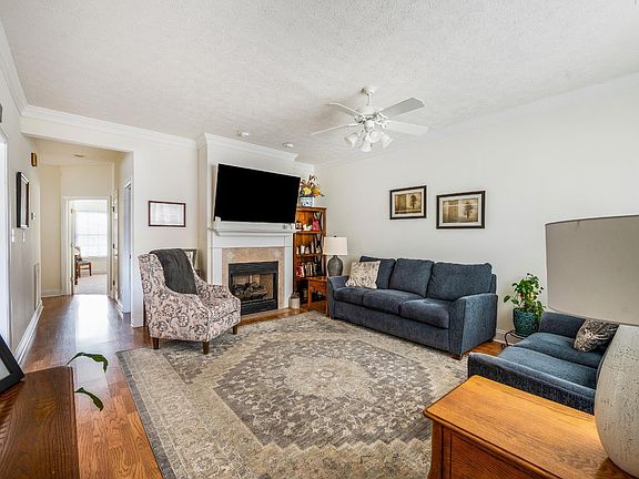 5th image of 1233 Doulton Cir