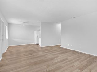 4627 Bayshore Dr APT I8, Naples, FL 34112