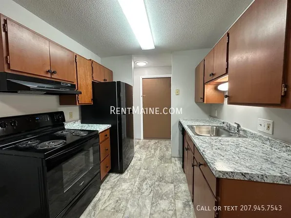 27D Longrale Park, Bangor, ME 04401