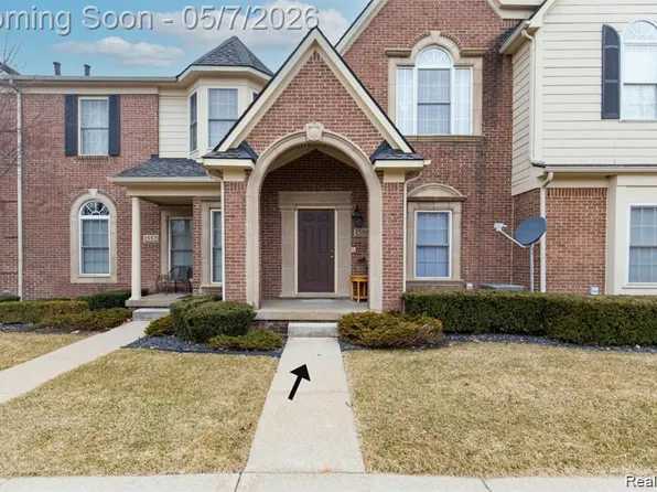 1560 W Lakeview Ln, Canton, MI 48187