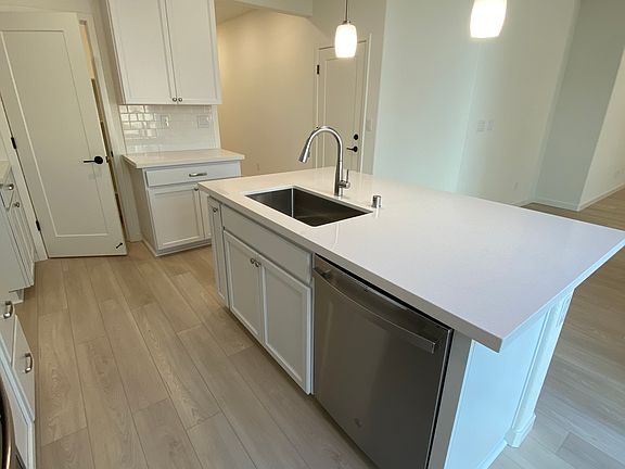 3rd image of 1643 Bronzewick Ln
