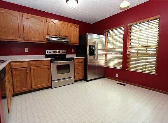  Eat in Kitchen