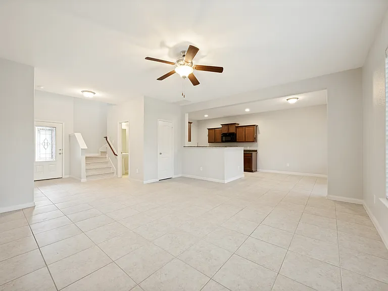 1608 Persimmon Dr — Photo 8