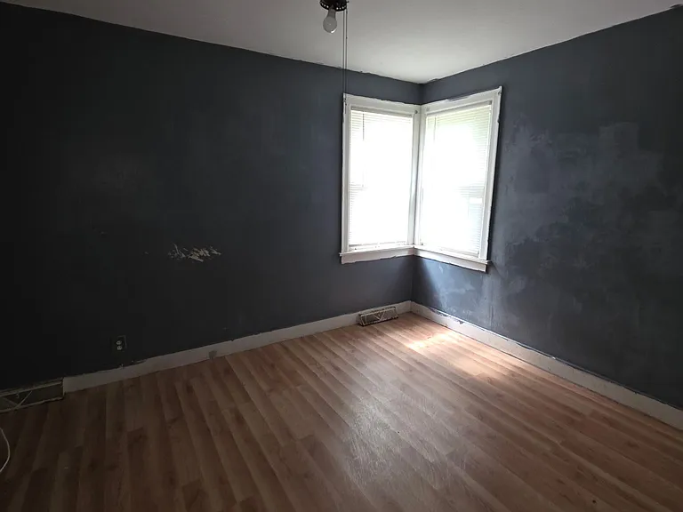 2550 E Main St — Photo 12
