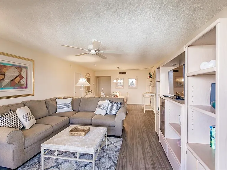 1055 W Peppertree Dr #302AA — Photo 11