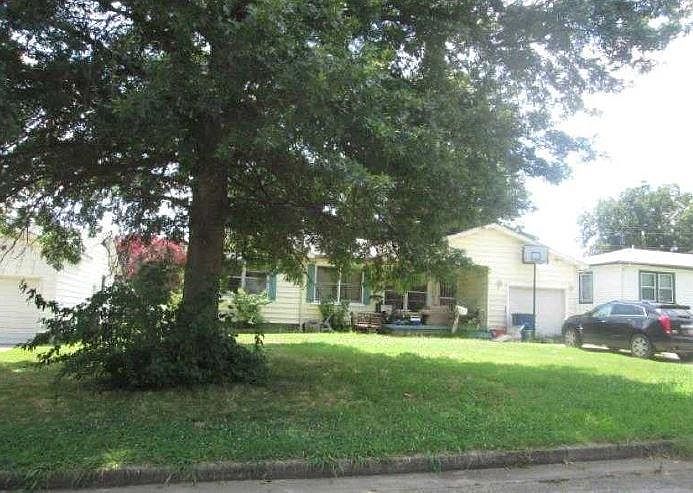 2nd image of 8952 E Newton Pl