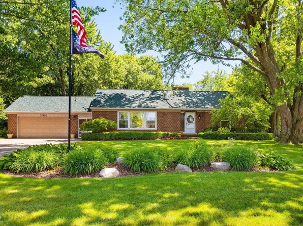 37130 Moravian Dr, Clinton Township, MI 48036