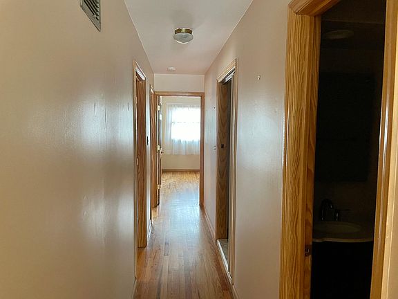 4th image of 575 Armstrong Ave