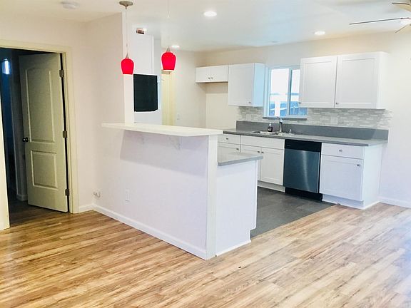 4th image of 4504 Parker Ave