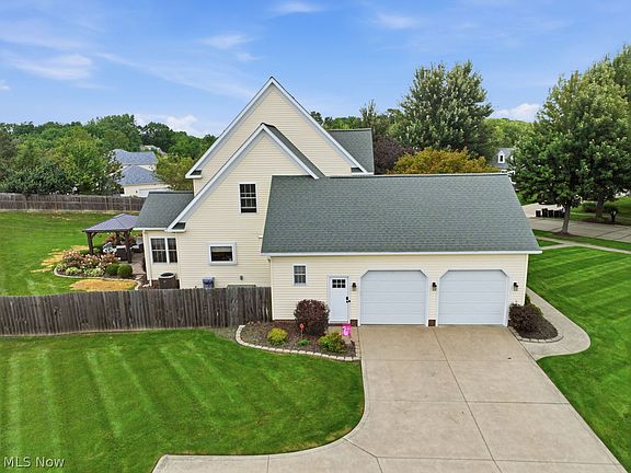 4th image of 1103 Greenwood Ct