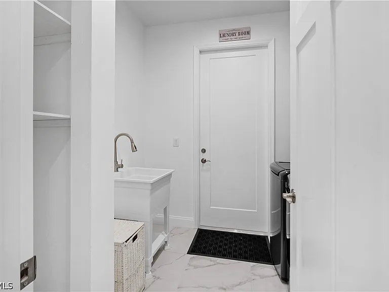 24 Crestwood Cir S — Photo 21