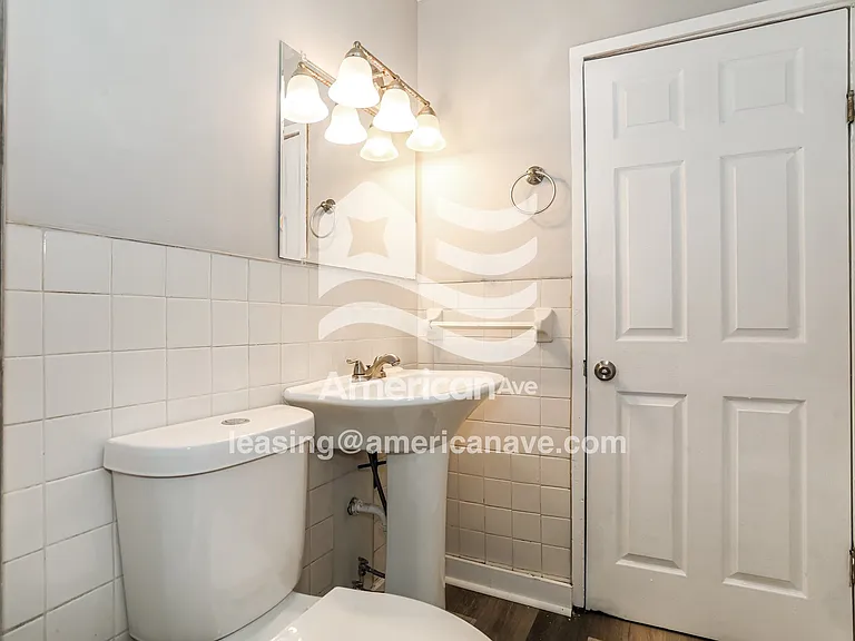 1431693_009_main_bathroom_12.jpg
