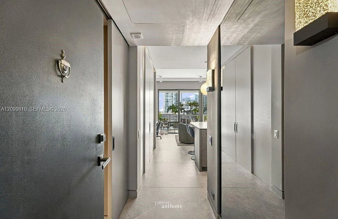 Bay Park Towers Condo — Photo 2
