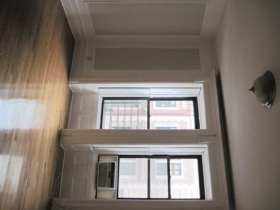 4th image of 61 W 74th St Frnt 2