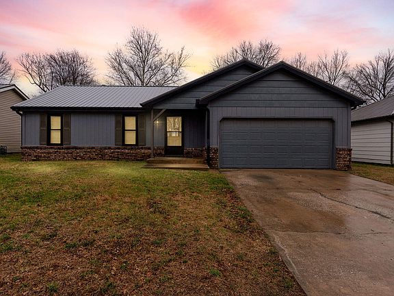 2nd image of 2550 S Fort Avenue