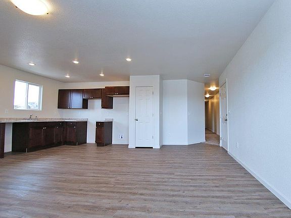 3rd image of 6334 Yellowstone Rd #B