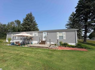 11765 W Shore Dr, Houghton Lake, MI 48629