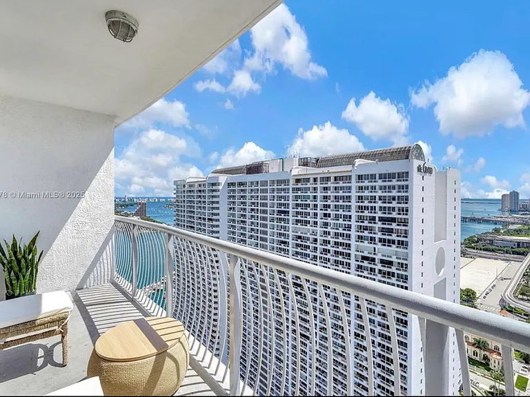 1750 N Bayshore Dr #3708 — Photo 1