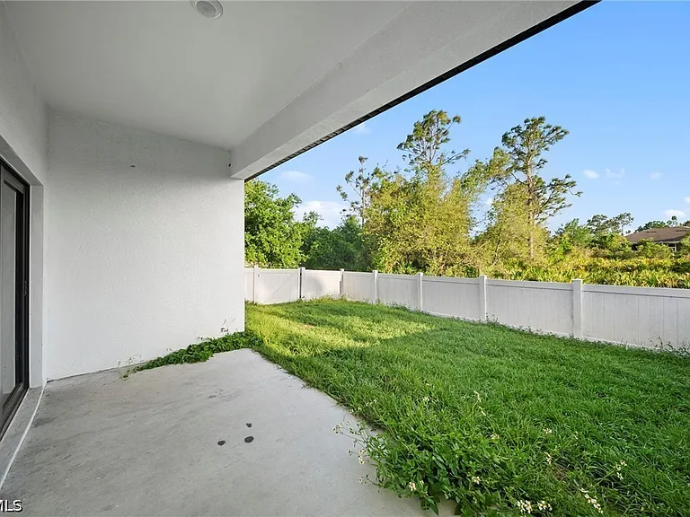 26481 Sandhill Blvd — Photo 23