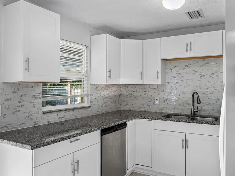442 Ameca Ave — Photo 9