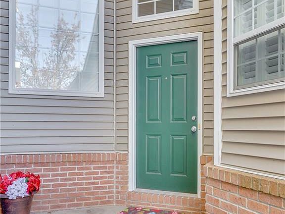 3rd image of 2839 Stratford Cir