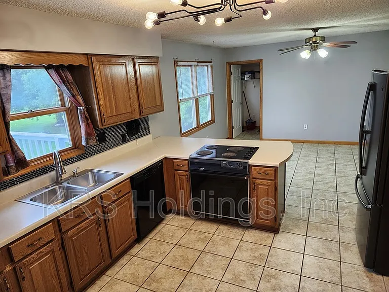 82 Summerfield Dr — Photo 8