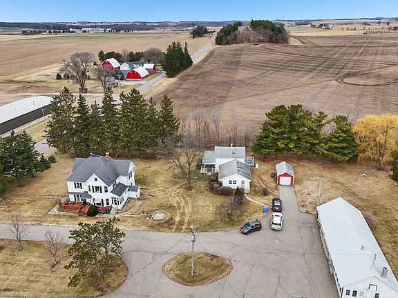 3rd image of W7900 Meek Rd