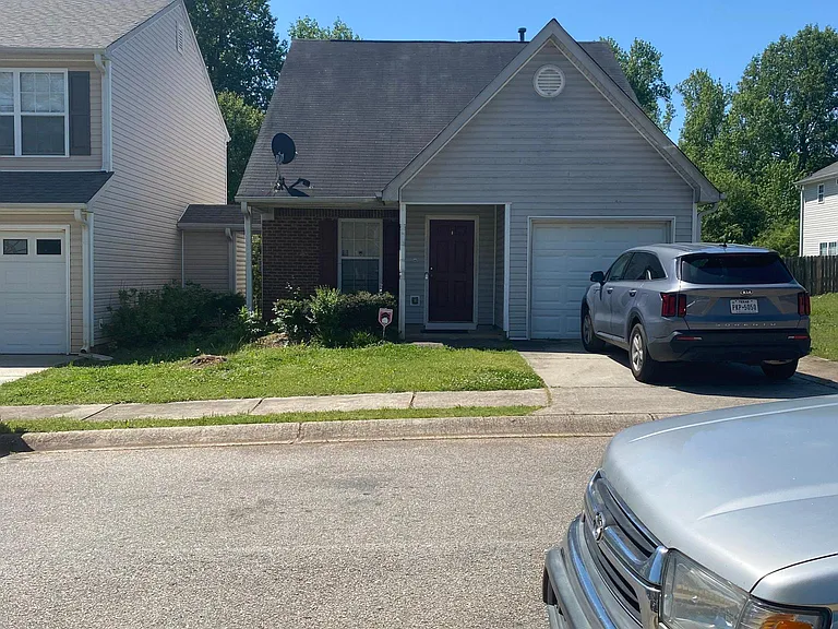 300 Lauren Way #HOUSE — Photo 1