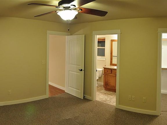 5th image of 122 Tailfeather Ln #A