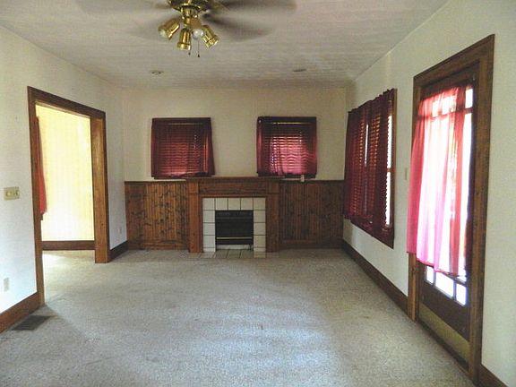 2nd image of 812 S Kibler St