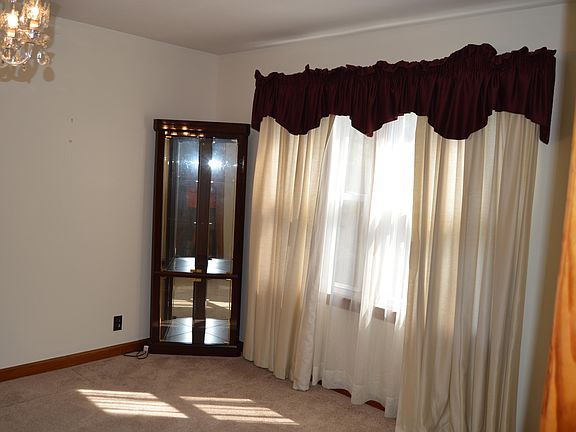 5th image of 202 SE Locust Hill Ln