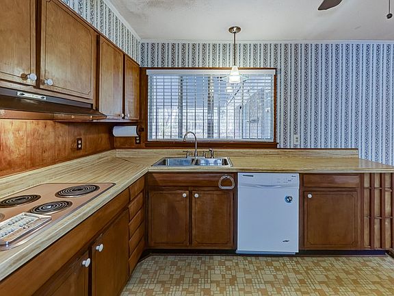 3rd image of 319 Enchanted Dr