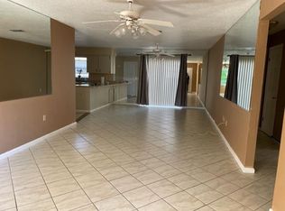 233 W Klosterman Rd APT A, Tarpon Springs, FL 34689