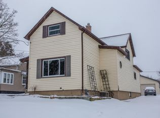 1410 S 11th St, Manitowoc, WI 54220