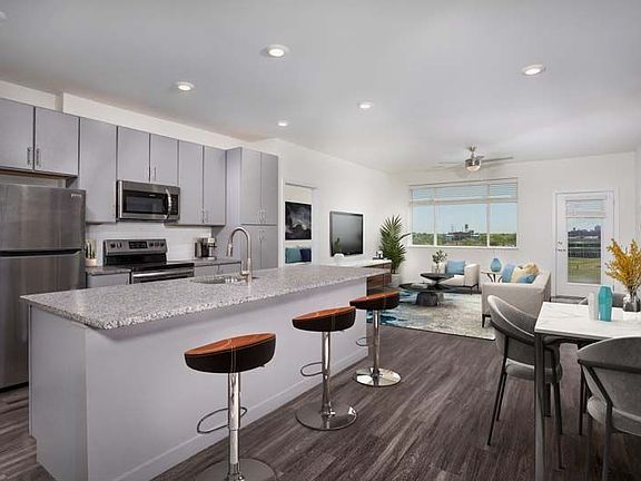 5th image of 947 Myers St APT 331