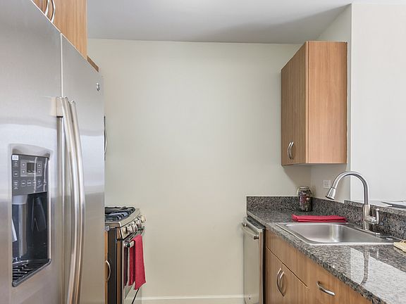 3rd image of 100 W 26th St APT 7H