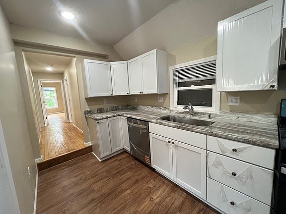 4th image of 883 Fremont Ave #2