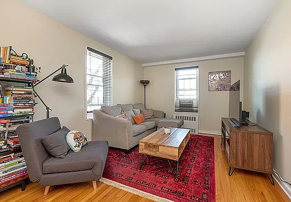 4th image of 140-21 Burden Cres #505