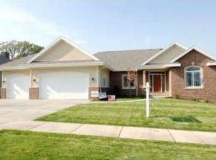 1420 Shenandoah Dr, Waunakee, WI 53597