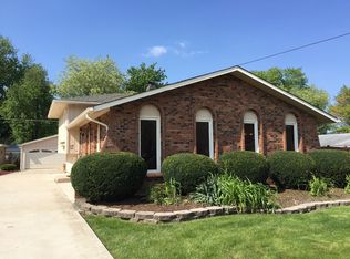 22W384 1st St, Glen Ellyn, IL 60137