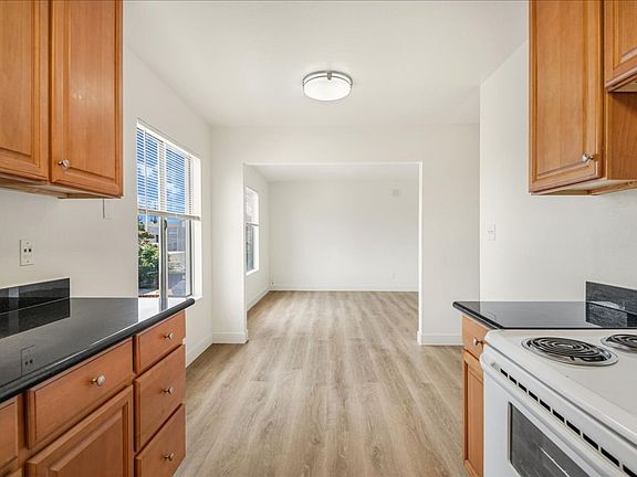 3rd image of 1523 Schiller St APT G